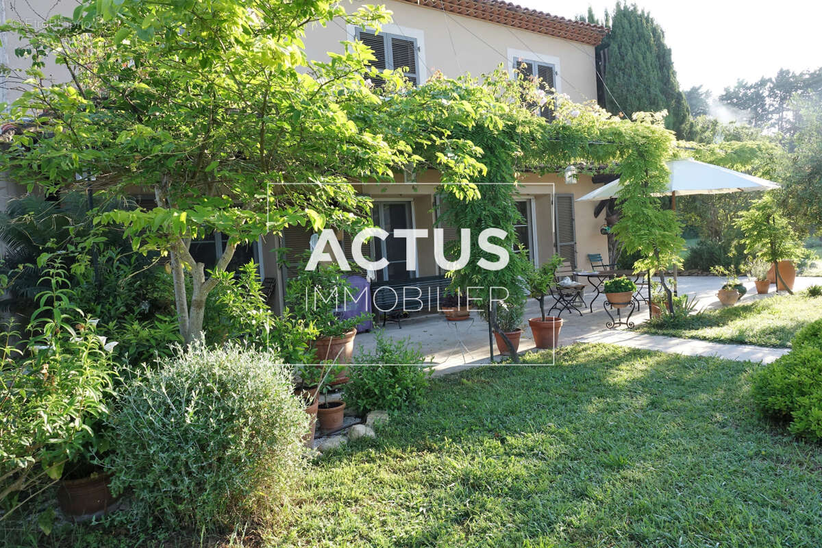 Maison 210 m² à Martigues  - photo 6
