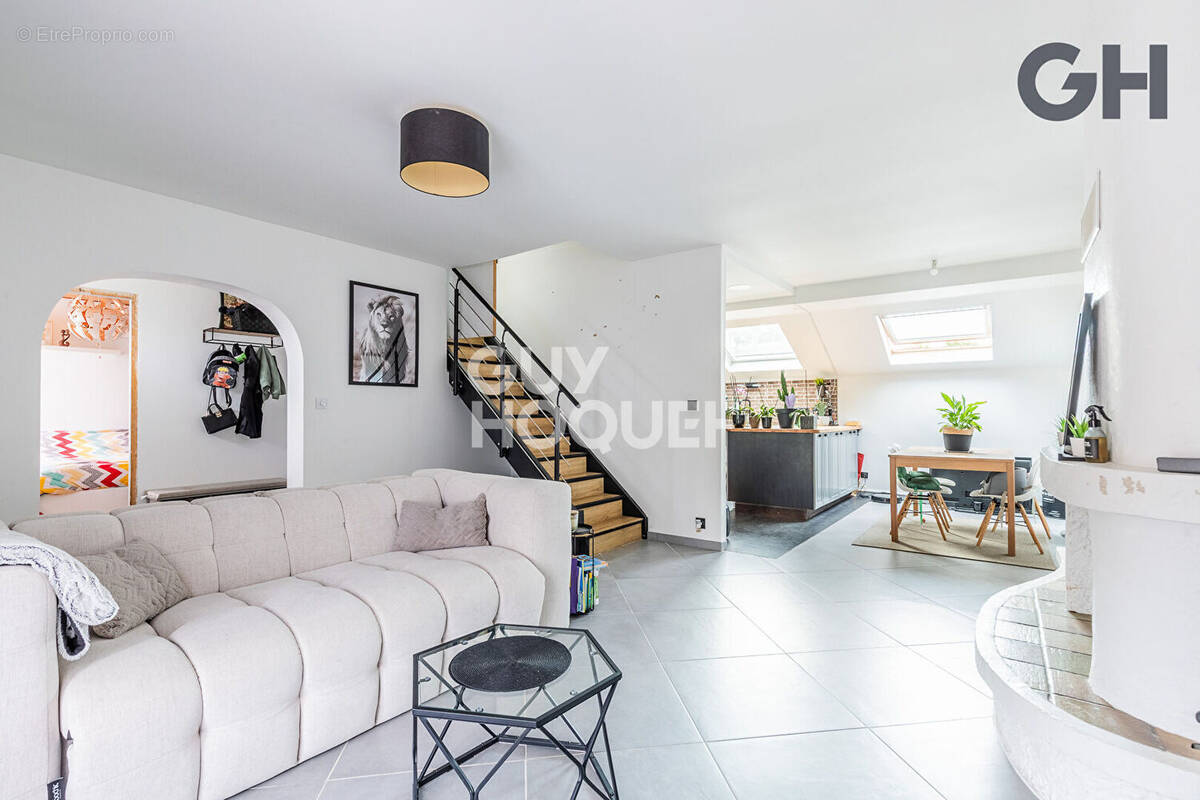 Appartement à COMBS-LA-VILLE