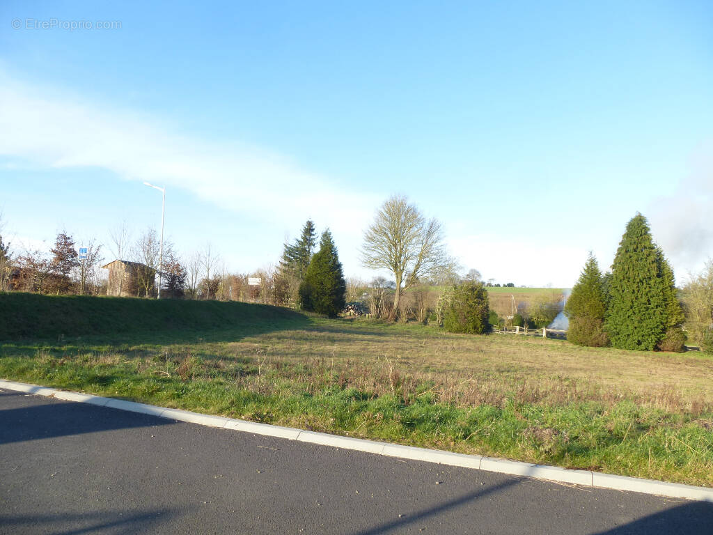 Terrain à CLECY