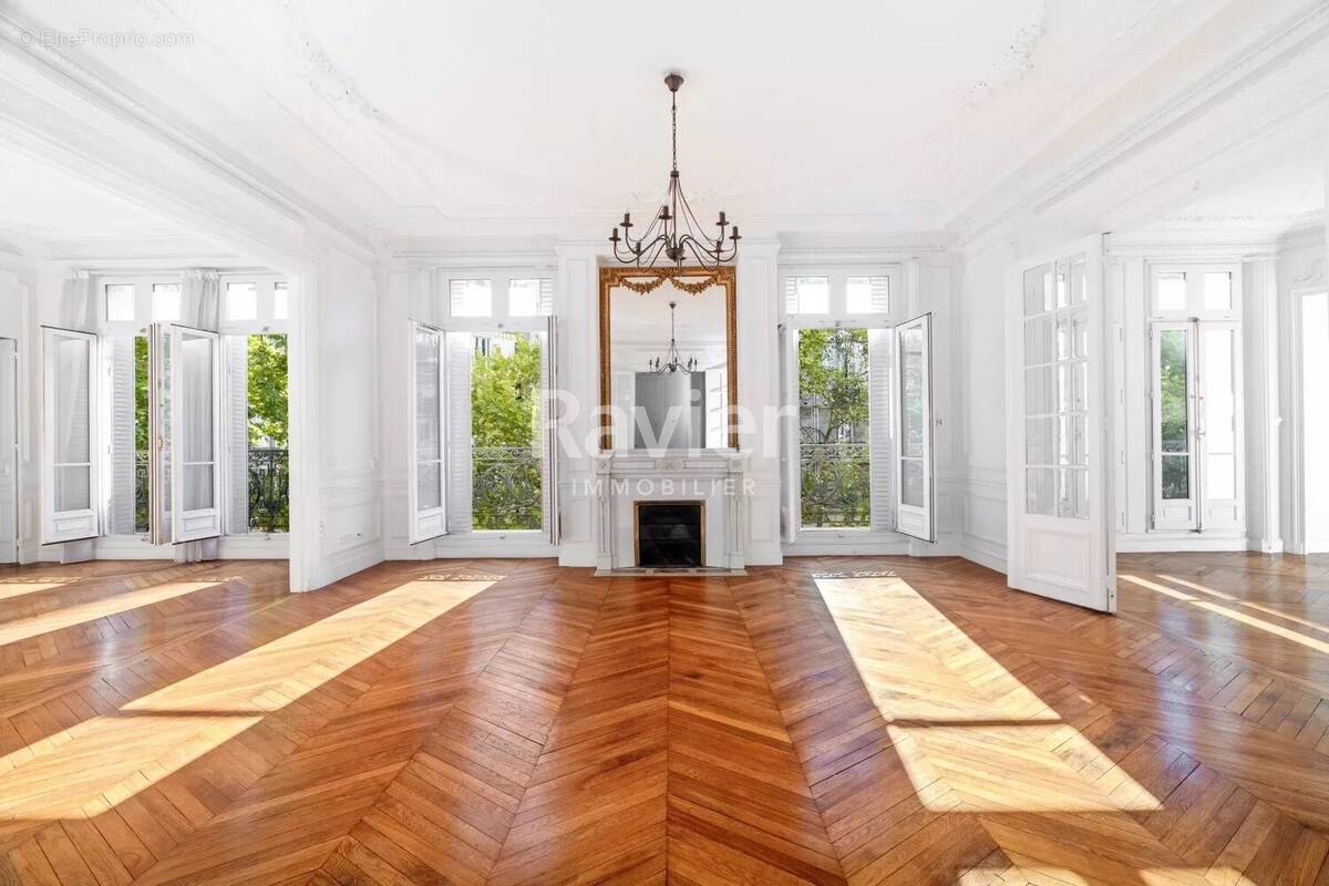 Appartement à PARIS-17E