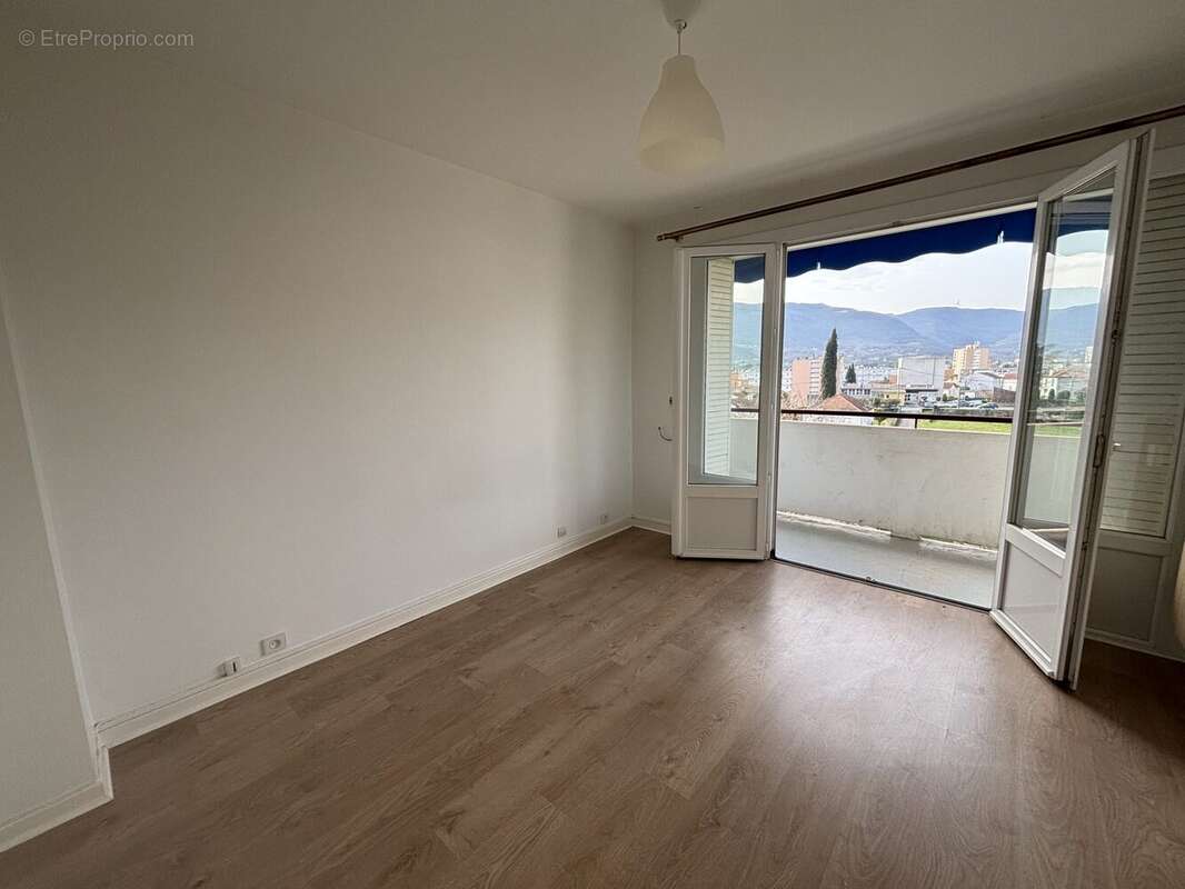 Appartement à PRIVAS