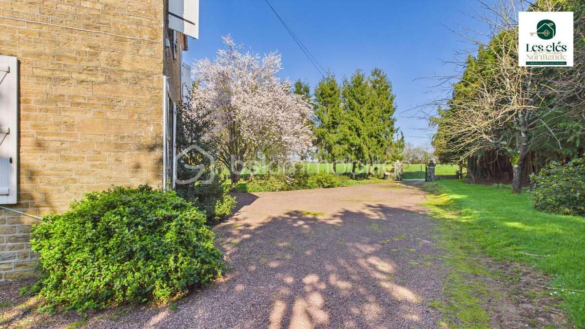 Une maison bourgeoise, cinq chambres, un parc de plus de 4 000 m²… et encore du potentiel ! - photo 17