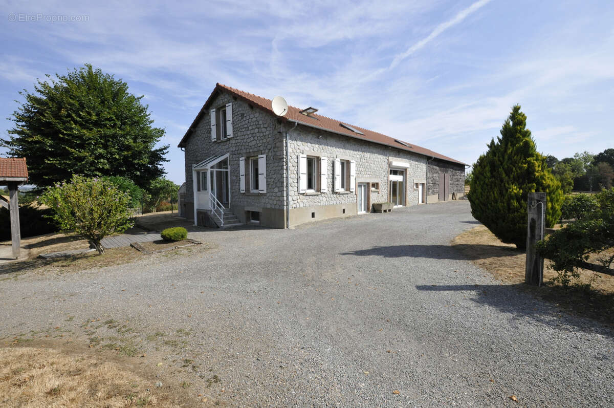 Magnifique Propriété en pierres aux portes de Limoges, sur 3,18 hectares de Terrains - photo 2