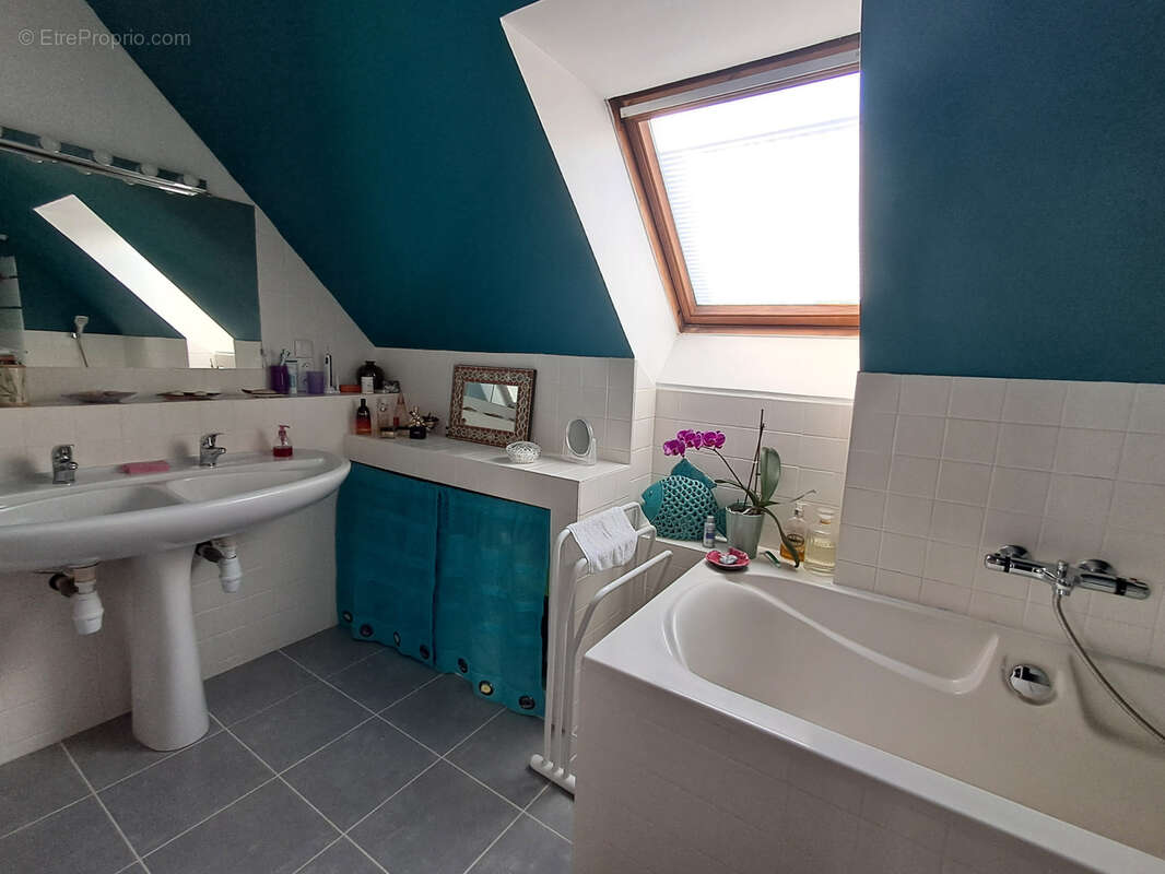 Maison à LA QUEUE-LES-YVELINES