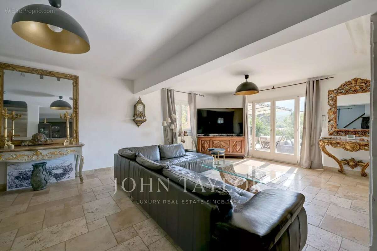 Maison à VAUVENARGUES