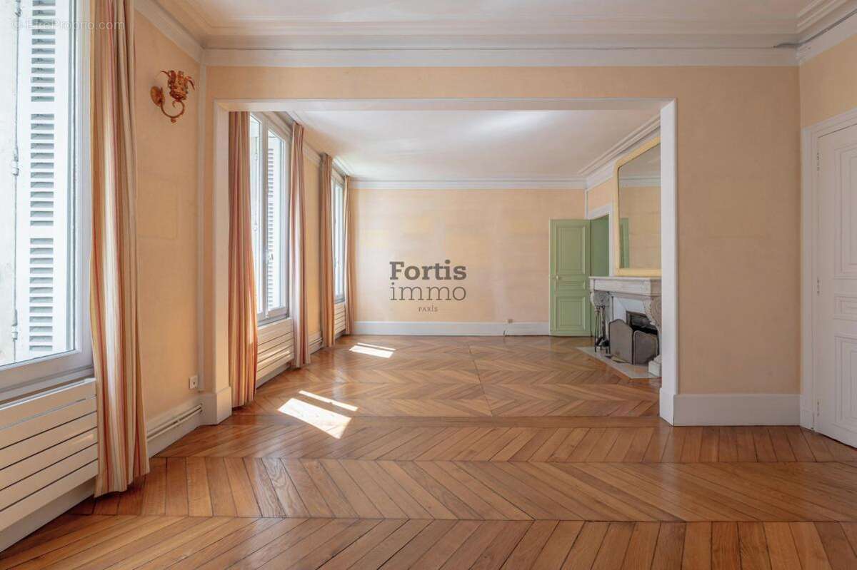 Appartement à PARIS-14E