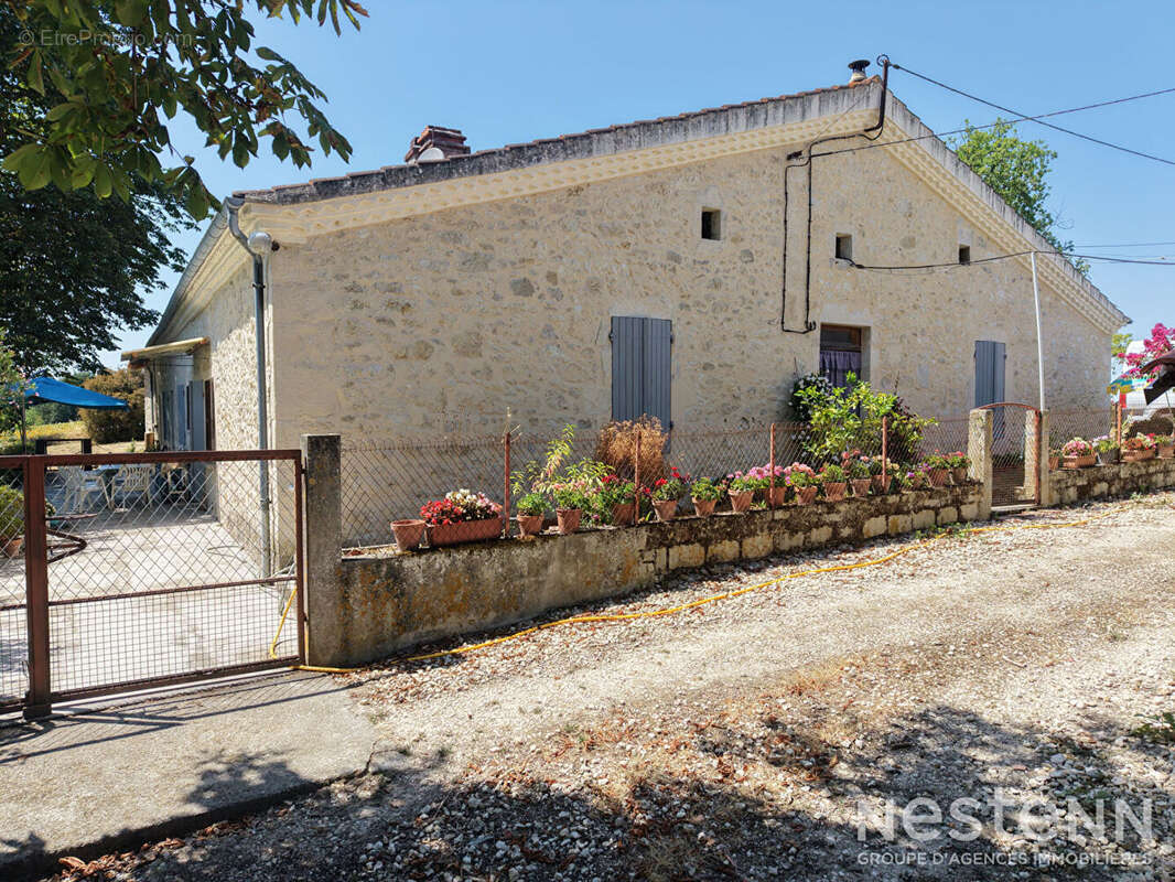 A Vendre Propriété avec Maisons d'habitation, dépendances sur plus d'un hectare à Saint-Mezard - photo 13