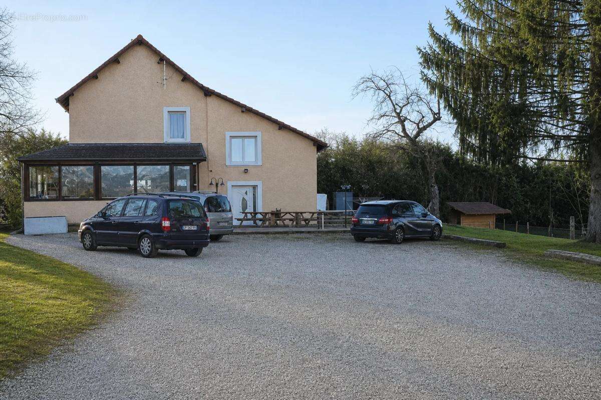 Les abrets-en-dauphiné (38490) – propriété atypique – 335 m² - photo 3