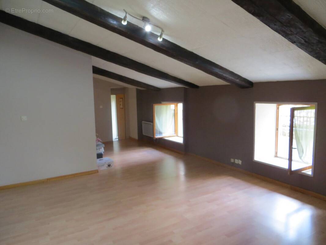 Appartement à BAGNOLS-SUR-CEZE