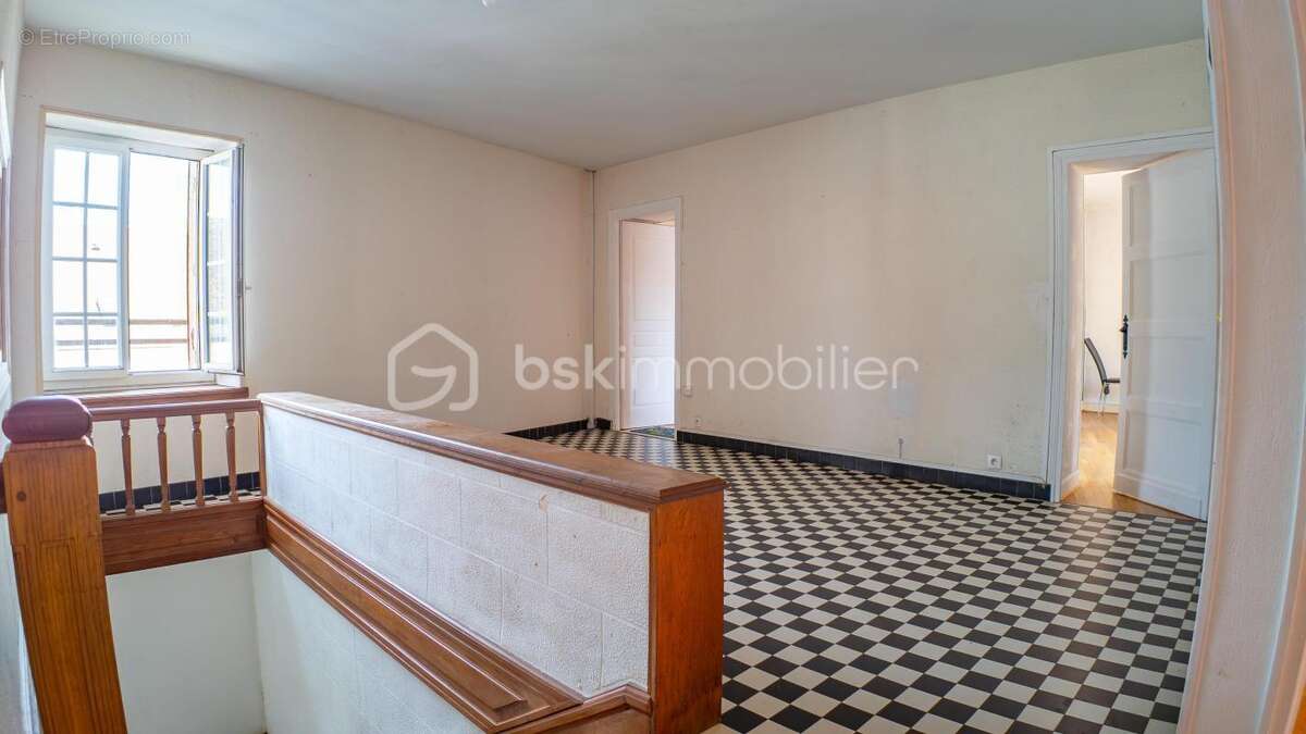 Surprenante maison de caractère à rafraîchir pour un projet familial ou professionnel - photo 13
