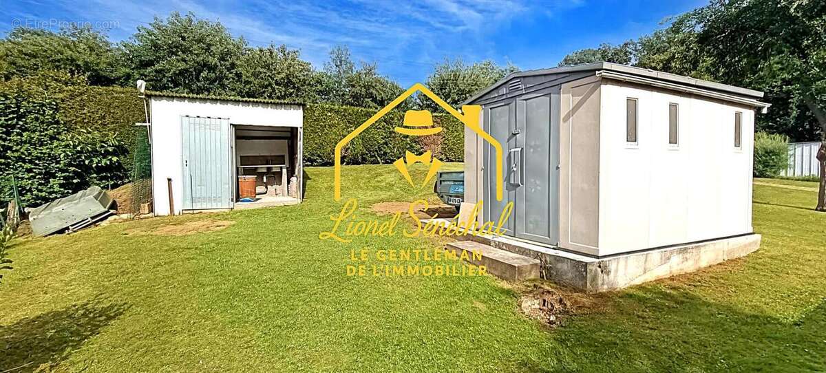 Terrain de loisirs de plus de 1 200 m2 avec un préau sur une dalle en dur, un abri de jardin et un accès direct à la rivière - photo 4