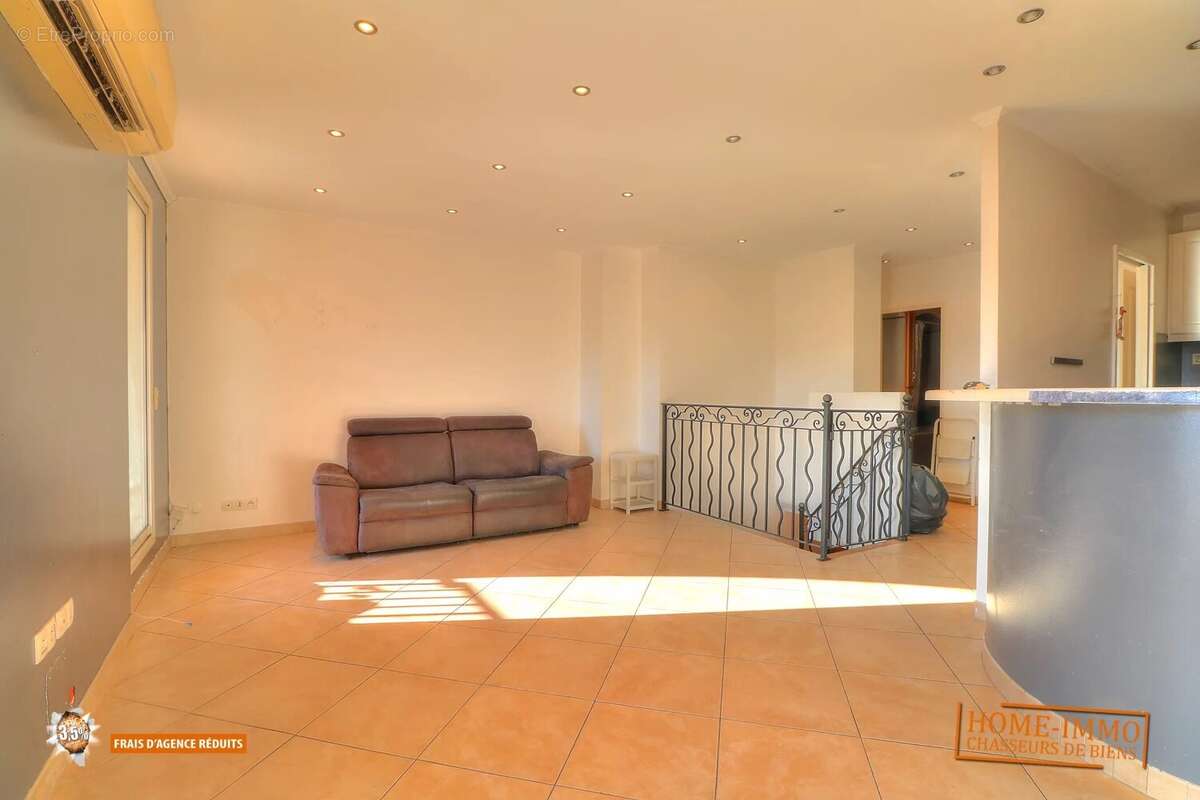 Appartement à CARROS