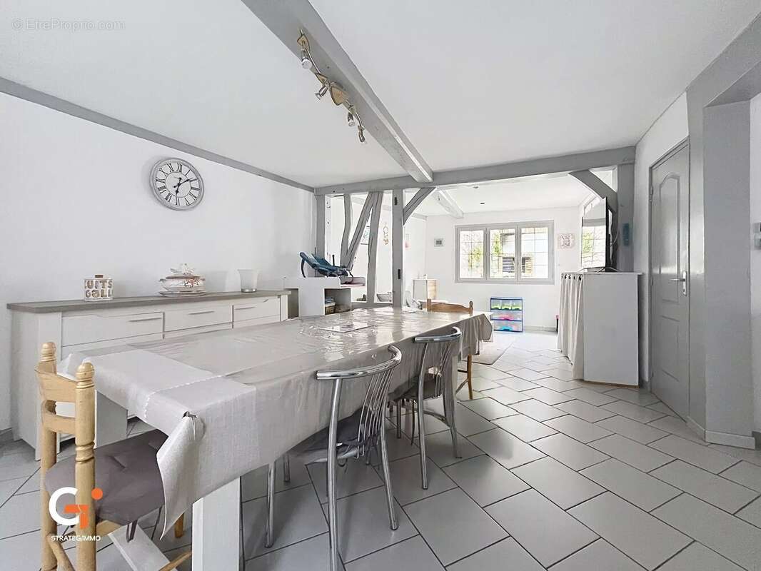 Maison de ville avec annexes - photo 3
