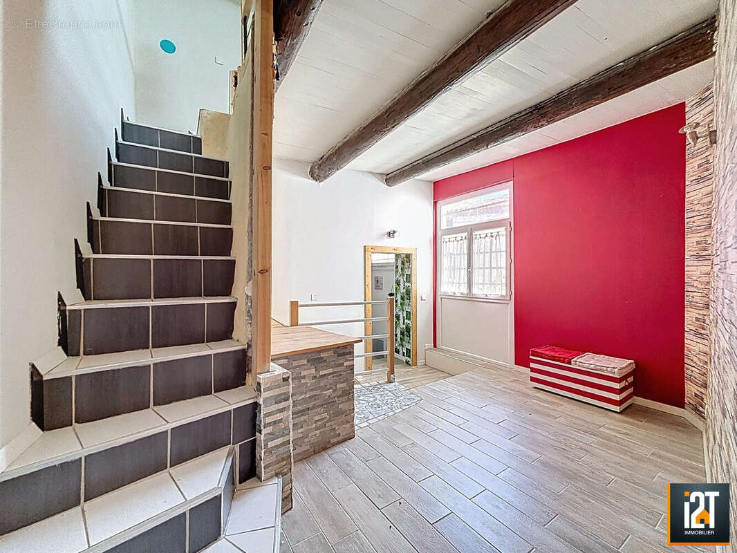 Maison à SAINT-CHAPTES
