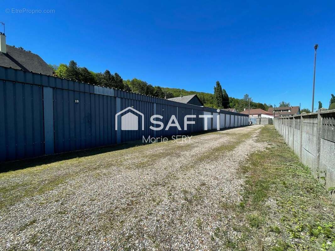 Photo 3 - Parking à LE HOULME