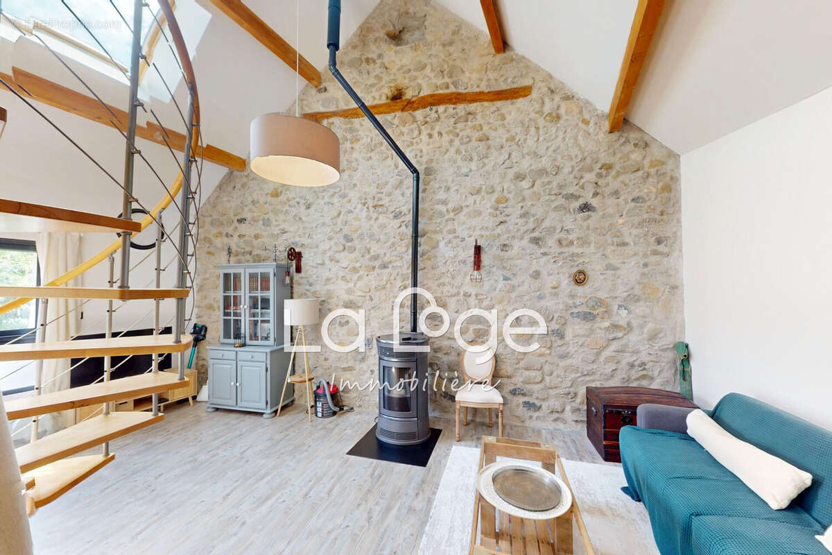 Maison 105 m² à Saint-Laurent-Du-Cros  - photo 8