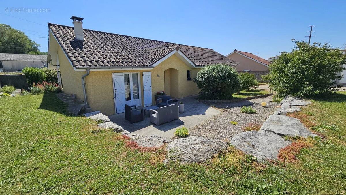 Maison à MONTALIEU-VERCIEU