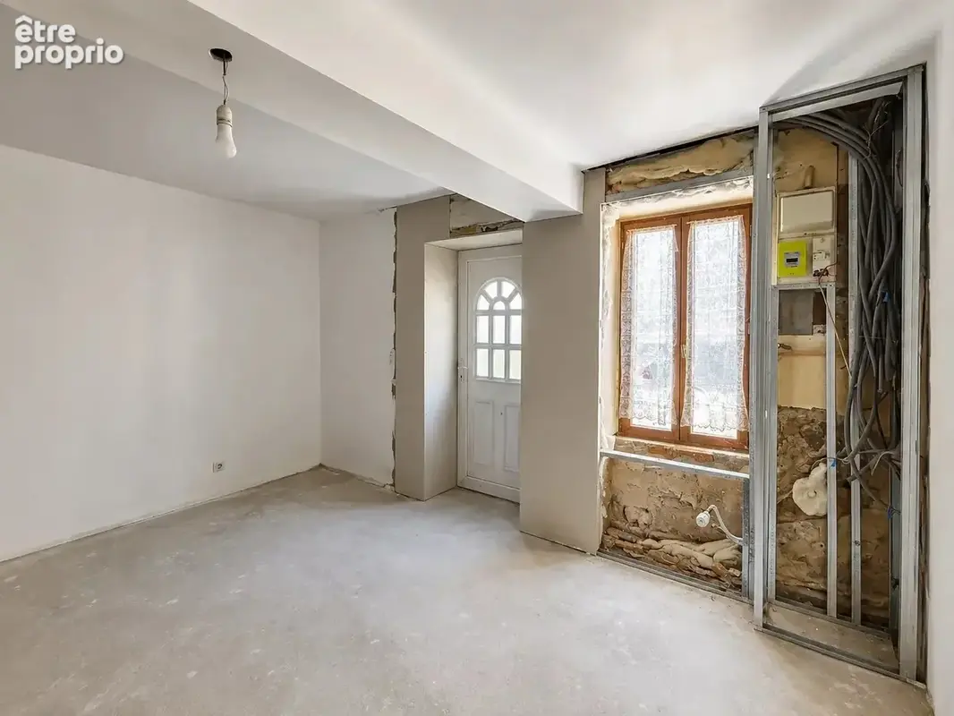 Maison de village à rénover avec grange – Deux-Chaises - photo 2