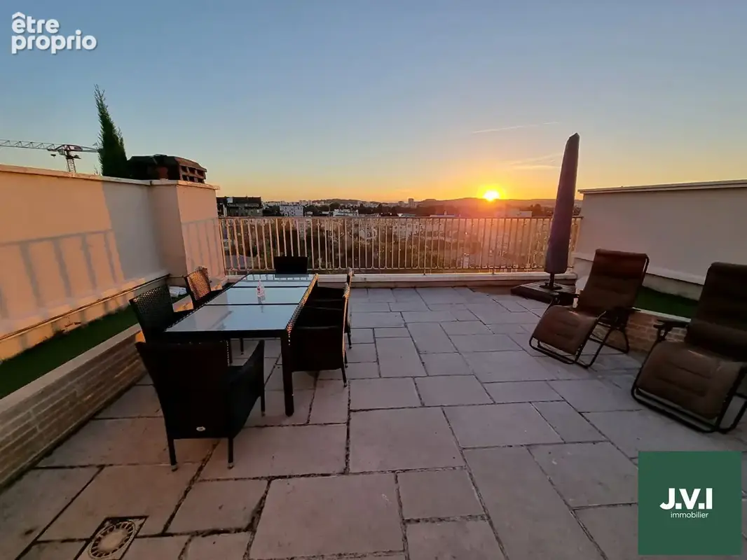 A VENDRE BAS MONTMORENCY Appartement 5 pièces 101m² - photo 1