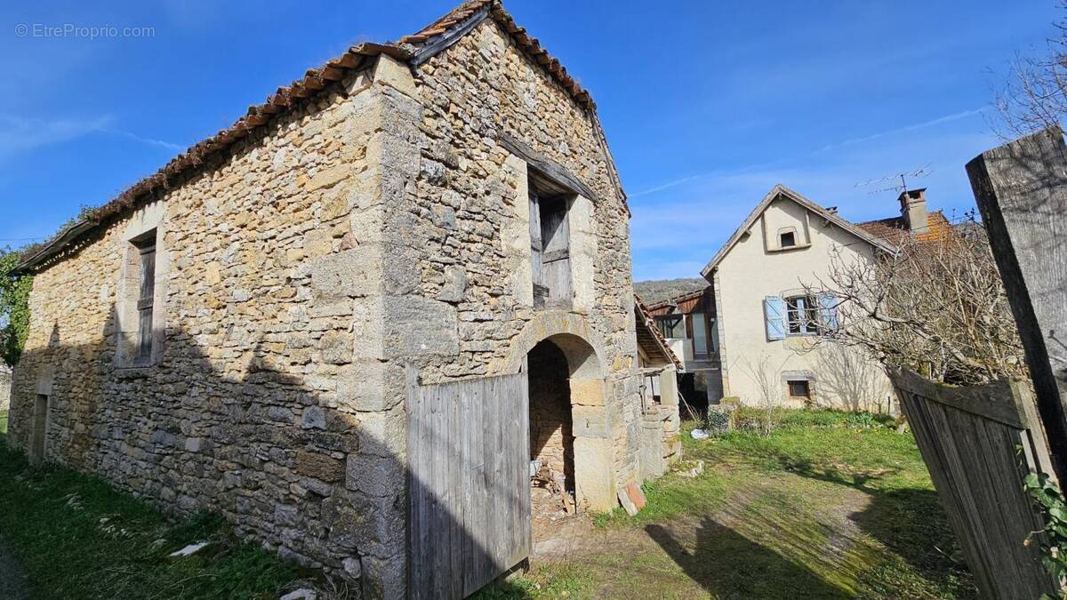 Maison à CENEVIERES