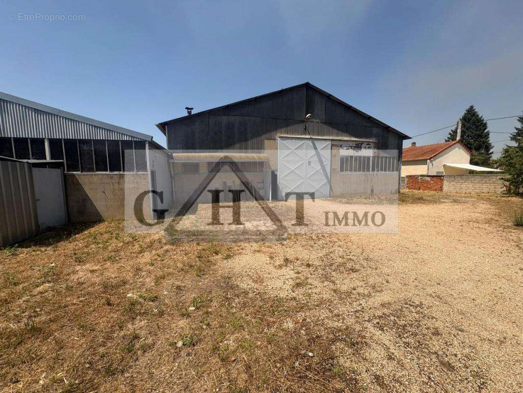 Entrepôt indépendant – 961 m² – dammarie-les-lys (77) - photo 2