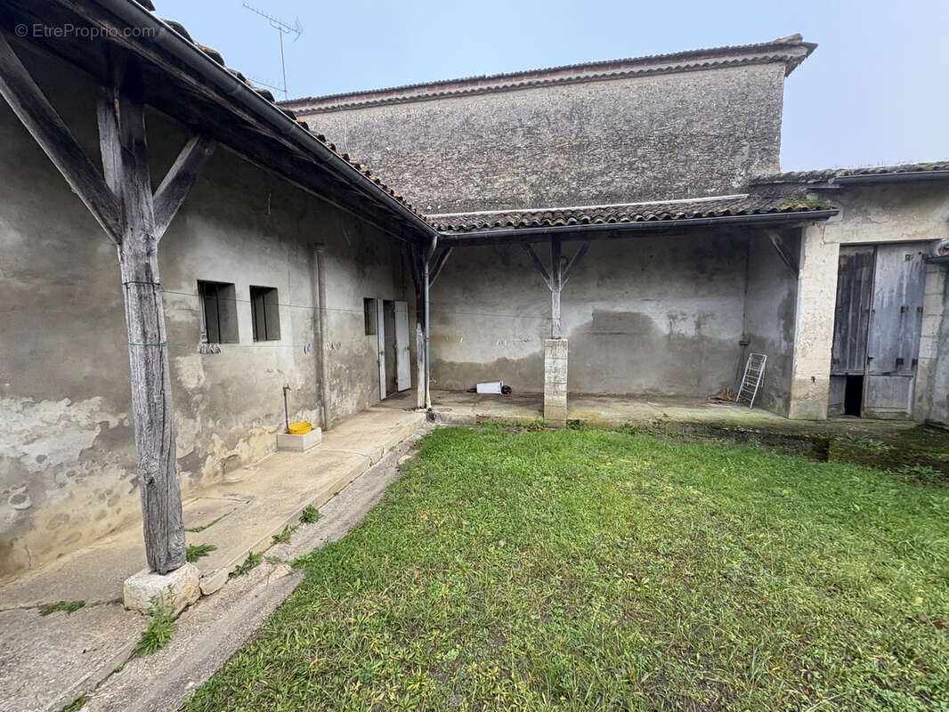 Maison à BIEUJAC