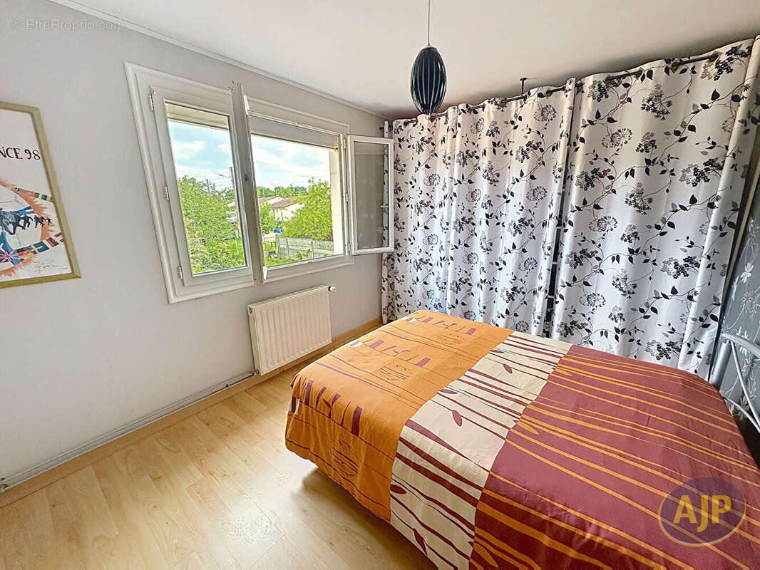 Maison à SAINT-MACAIRE-EN-MAUGES