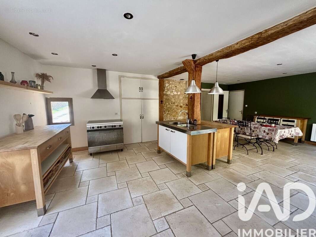 Maison 272 m² à Saint-Georges-De-Montclard  - photo 3
