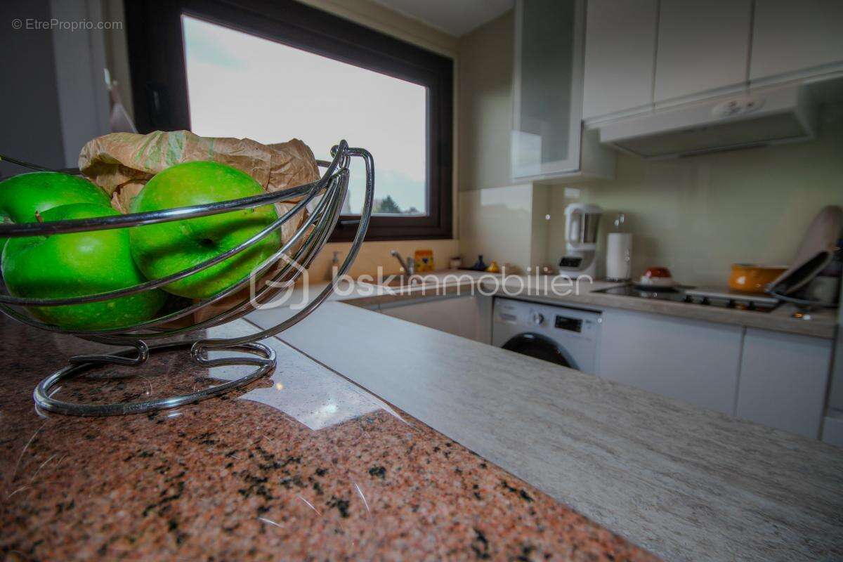 Appartement à LES PAVILLONS-SOUS-BOIS