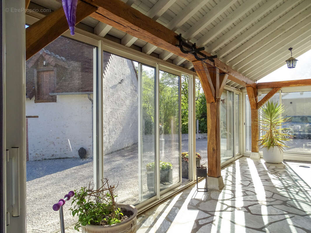 Maison à LA CHAPELLE-MONTMARTIN