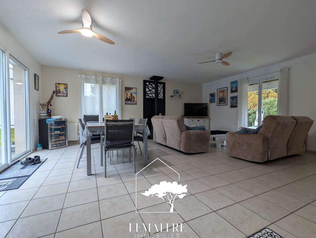 Maison à LES MATHES