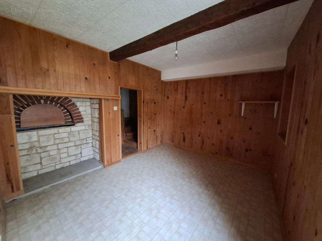 Maison à MONTIGNY-LENGRAIN