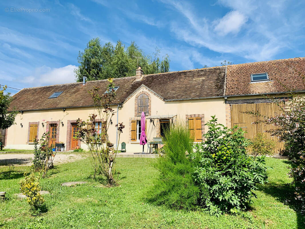 Maison à EGRISELLES-LE-BOCAGE