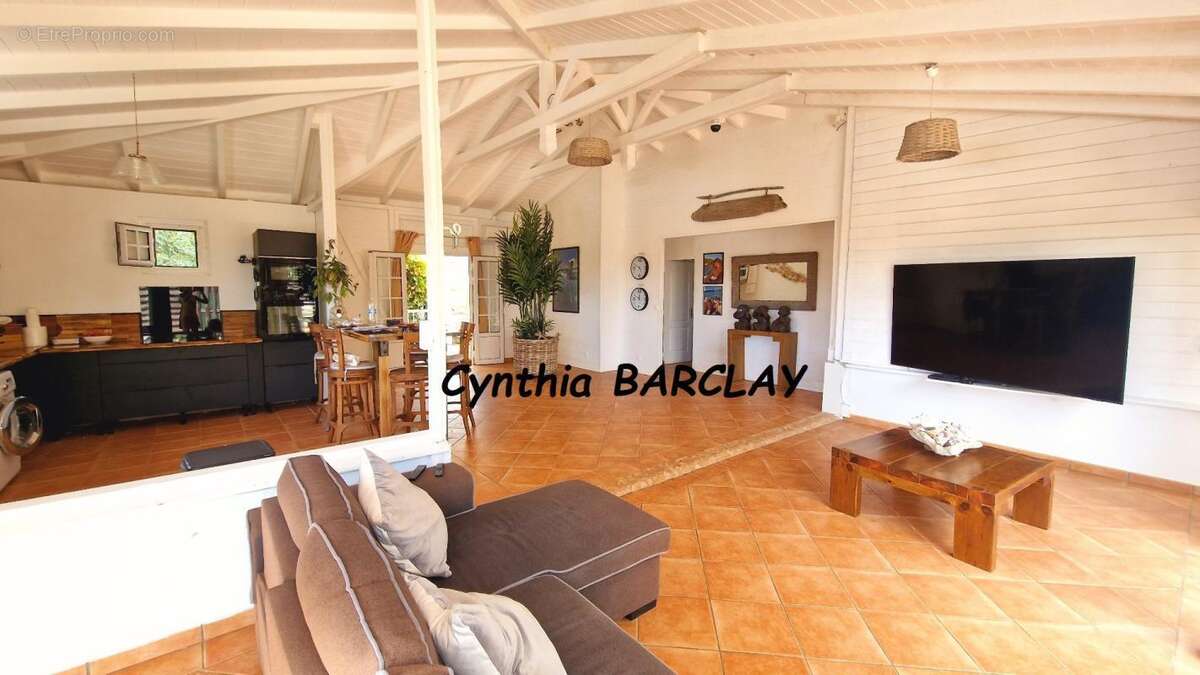 Maison à LES TROIS-ILETS