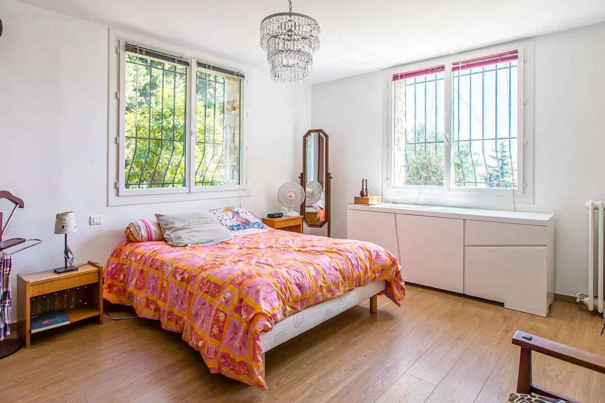 Maison à CHATEAUNEUF-GRASSE