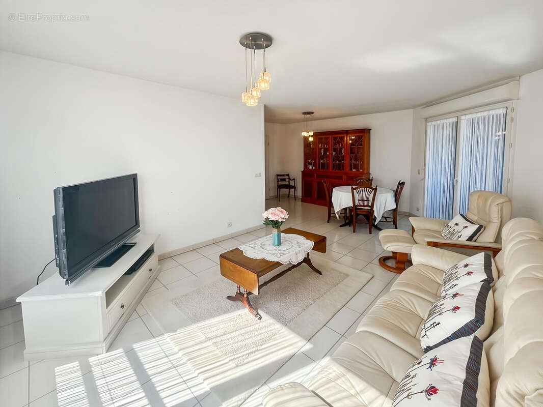 Appartement à PAREMPUYRE