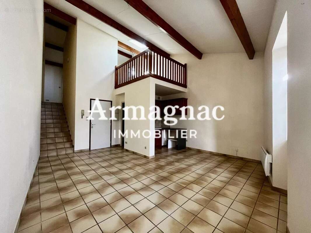 Appartement à VIC-FEZENSAC