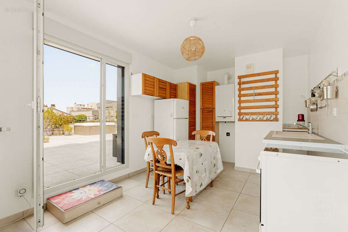 Villeurbanne, rare, t4 avec terrasse & vue degagee - photo 6