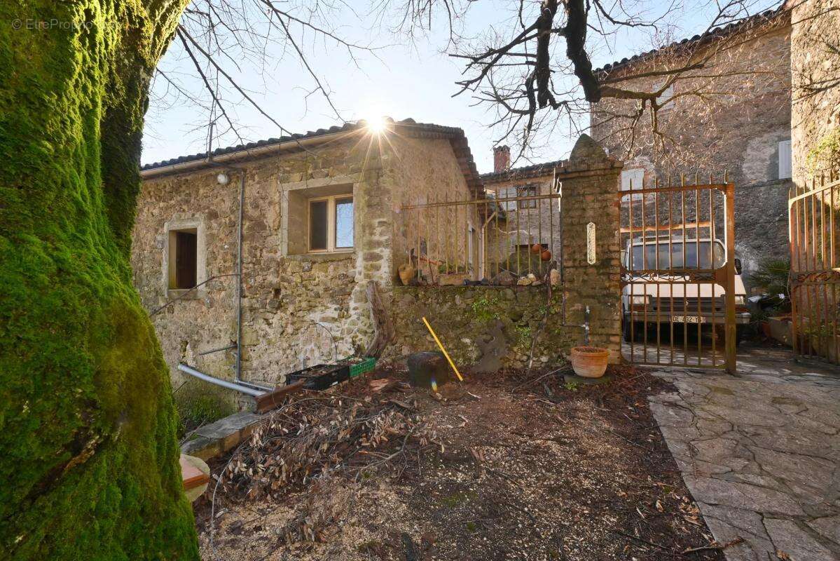 Maison à SAINT-SEBASTIEN-D'AIGREFEUILLE