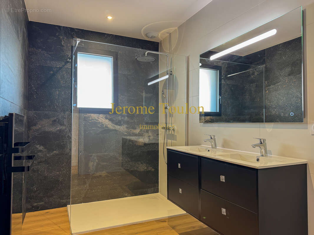 Maison à VAUX-SUR-MER