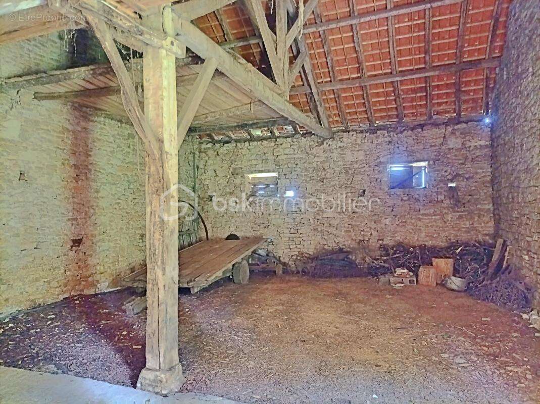 Authentique propriété en pierre avec dépendances sur près de 5 hectares de terrain - photo 17