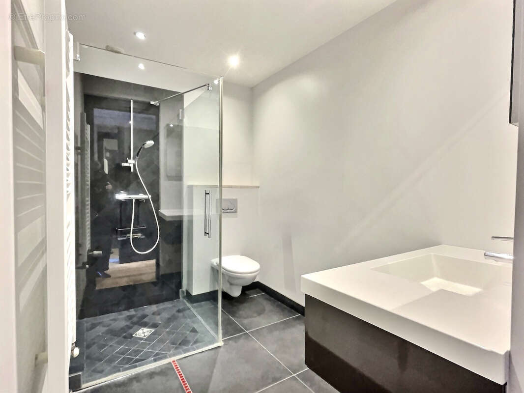 Maison de charme de plus de 300 m2 -  5 chambres, piscine et commodités - photo 12