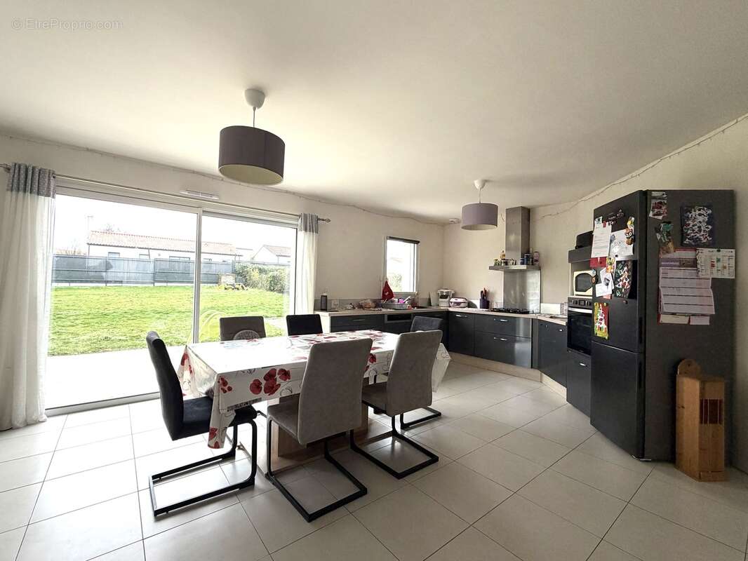 Maison à VENDRENNES