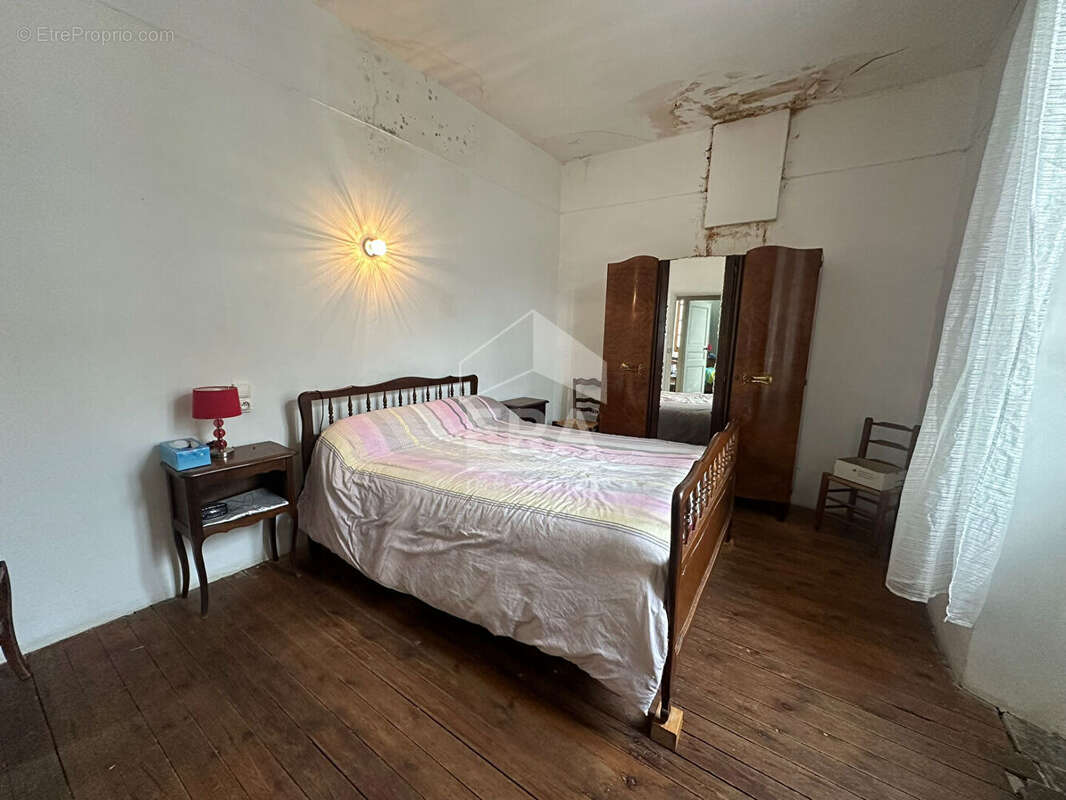 Maison à LARAGNE-MONTEGLIN