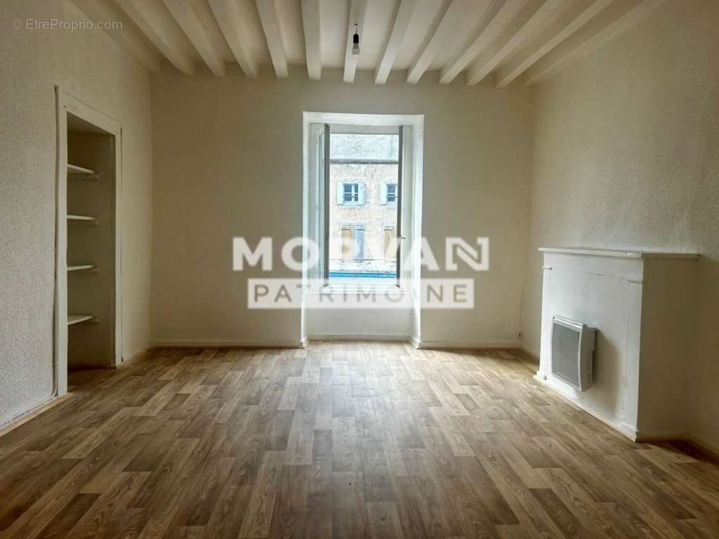 MAISON CENTRE VILLAGE  - 2 logements (1 loué) - 2 garages - Belle prestations !!! - photo 14