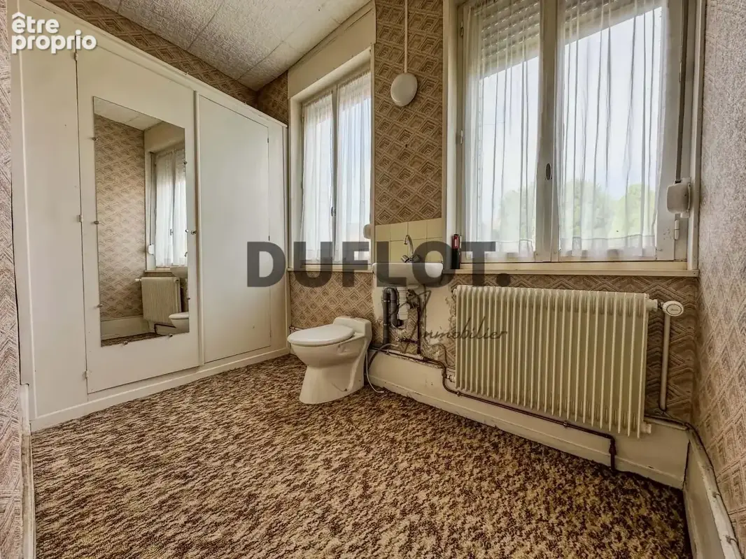 Grande mitoyenne atypique avec 2 grands garages et superbe extérieur - photo 18