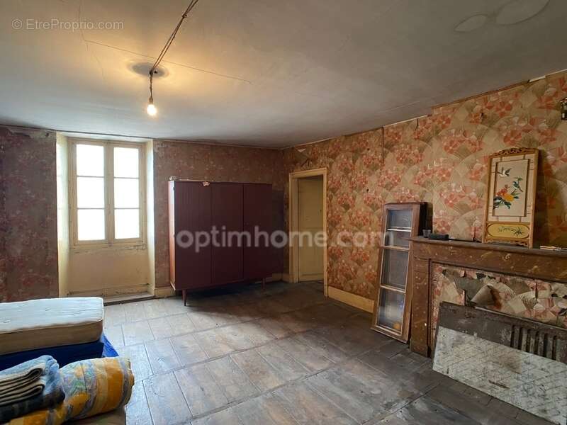 Maison à CHATEAUPONSAC