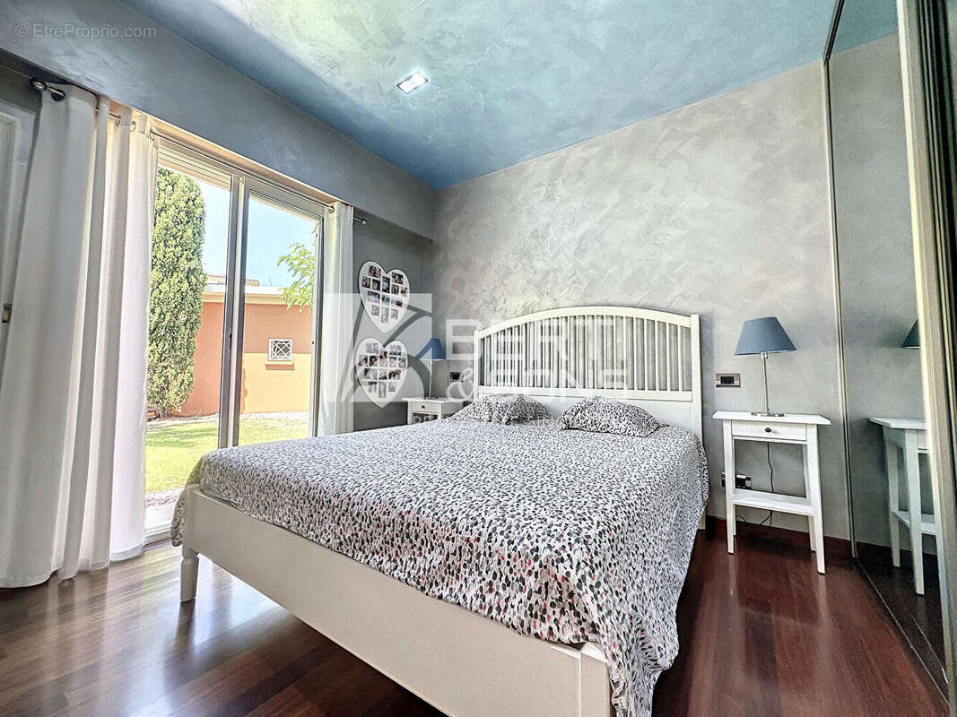Mandelieu dans domaine prestigieux  - villa de plain-pied - photo 12