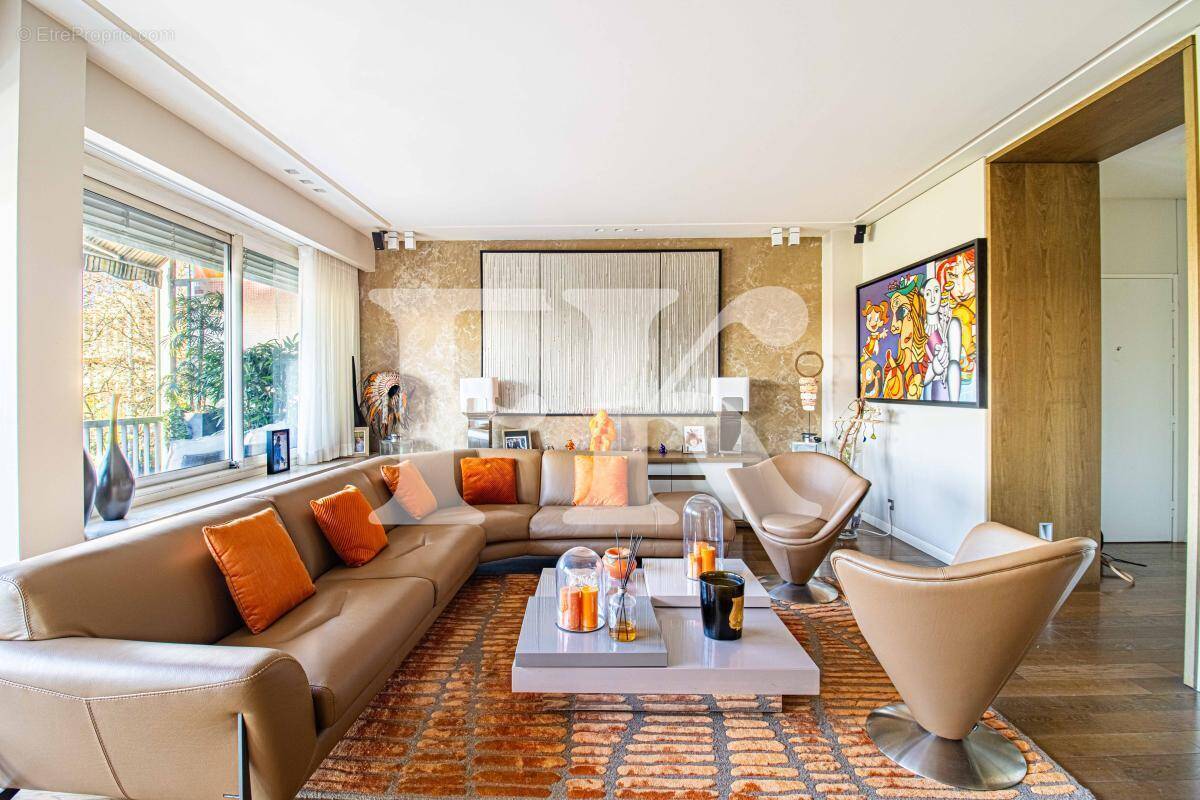 Appartement à PARIS-16E