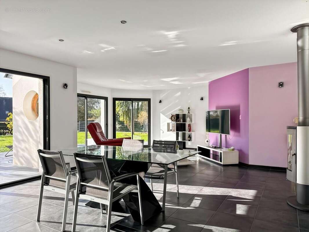 Photo 2 - Maison à LOCQUELTAS